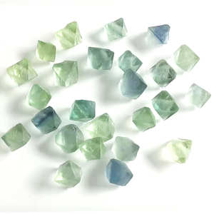 Commercio all'ingrosso cristallo naturale verde Fluorite ottaedro pietra scolpita grezzo artigianato guarigione roccia per la decorazione domestica per la festa della mamma - Product Image 2