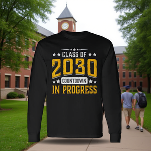 Camiseta de manga larga con estampado de la clase de 2030, cuenta regresiva en curso, Grad - Product Image 3