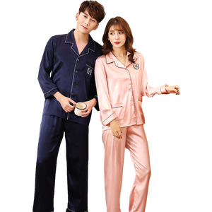 Pyjamas pour couples Nuisettes <span class=keywords><strong>sexy</strong></span> Design Vêtements de nuit en soie brodés personnalisés Pyjamas en satin pour hommes Costumes en satin de soie pour femmes Costume de nuit long - Product Image 1