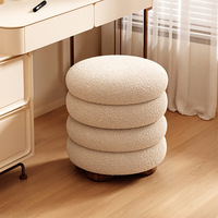 OEM Pouf empilable en tissu Teddy crème, avec pieds en bois massif, assise ronde rembourrée et douce, pour coiffeuse et salon