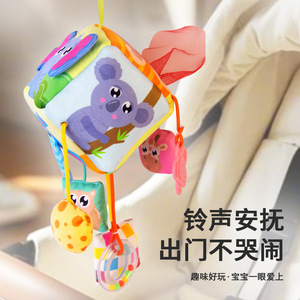 Cube de tissu pour bébé avec hochets et éléments suspendus pour siège auto, poussette, nourrissons de 0 à 3 ans - Product Image 1