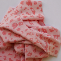 Tissu de base imprimé longue durée de couleur 63% Acrylique 32% Polyester Haute Élasticité 180G Largeur 150CM Résistant à la lavage et à la lumière pour usage intensif