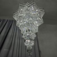 Lustre carré moderne sur mesure en cristal avec éclairage LED à télécommande et hauteur réglable, option ovale pour escalier