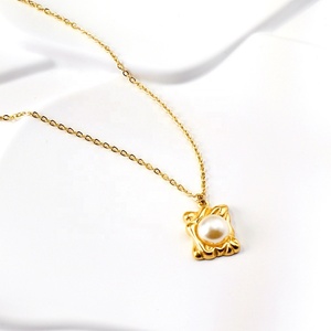 Collier tendance en acier inoxydable avec pendentif carré, collier de perles, collier plaqué or 18 carats pour femmes - Product Image 4