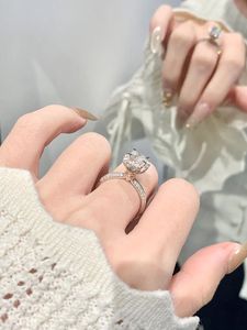 แหวนหมั้นเพชรแล็บโกรว์ 1 กะรัต ทองคำแท้ 18K รุ่น Xinfly Custom ประดับเพชรหลัก Au750 DR Bouquet Platinum CVD เครื่องประดับชั้นดี - Product Image 5