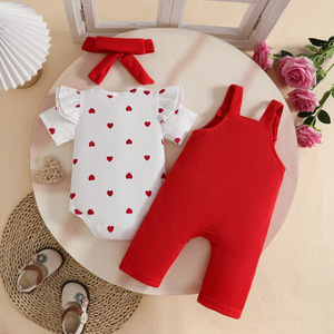 Nuovo Set Estivo 3 Pezzi per Neonata in Cotone: Tutina a Maniche Corte, Pantaloni con Bretelle e Fascia per Capelli - Product Image 6
