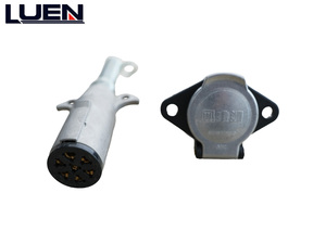 <span class=keywords><strong>Prise</strong></span> de <span class=keywords><strong>remorque</strong></span> ronde <span class=keywords><strong>7</strong></span> pôles avec couvercle métallique 24V, ensemble <span class=keywords><strong>femelle</strong></span> <span class=keywords><strong>7</strong></span> <span class=keywords><strong>broches</strong></span> pour <span class=keywords><strong>remorque</strong></span> - Vente en gros - Product Image 1