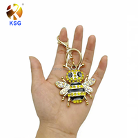 Porte-clés LED en PVC tendance avec motif floral imprimé UV, adorable abeille, durable, étanche, pour cadeaux de la Saint-Valentin, décoration douce, porte-clés