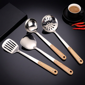 Juego de utensilios de cocina de acero inoxidable, espátula con mango de madera de 2 clavijas, espátula ranurada, cuchara para sopa, colador grande - Product Image 1