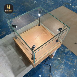Vitrine en verre sans cadre avec éclairage LED et supports structurels presque invisibles créant un effet flottant pour les boutiques - Product Image 4
