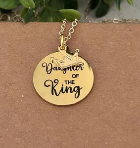 Collar de corona de acero inoxidable personalizable Jietao, regalo cristiano personalizado para <span class=keywords><strong>hija</strong></span>, cita, cadena de oro '<span class=keywords><strong>hija</strong></span> <span class=keywords><strong>del</strong></span> <span class=keywords><strong>rey</strong></span>' - Product Image 5