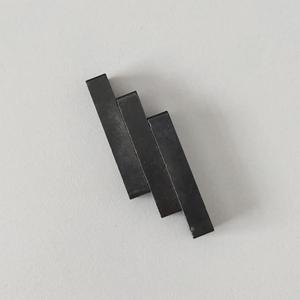 Petits <span class=keywords><strong>aimants</strong></span> rectangulaires en céramique de ferrite 35mm x 6mm x 6mm pour <span class=keywords><strong>rideaux</strong></span> - Product Image 2