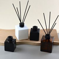 Diffuseur en verre personnalisé de 50 ml et 100 ml Bouteilles Diffuseur vide d'huile Aroma Rotin Stick Diffuseur avec bouchon à vis Emballage en carton