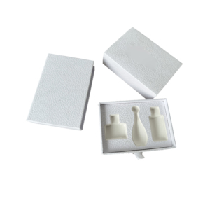 กล่องกระดาษแข็งสีขาวพิมพ์ลายนูนแบบกำหนดเอง เป็นมิตรกับสิ่งแวดล้อม พร้อมฟองน้ำสำหรับน้ำ<span class=keywords><strong>หอม</strong></span> ครีมทาหน้า ของขวัญงานแต่งงาน กล่องเครื่องสำอางทรงเพรียวบาง - Product Image 4