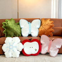 Coussin en peluche personnalisé, doux et rembourré, en forme de feuille, pomme, papillon, flocon de neige, coussin décoratif en peluche sur mesure OEM ODM