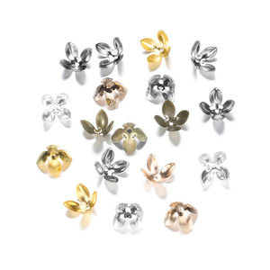 Colgante espaciador metálico con cuentas florales para la fabricación de pulseras, chapado en oro de 18K, cónico de 4 pétalos, componente de joyería. - Product Image 4