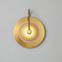 Applique murale dorée avec abat-jour rond en verre, éclairage de design d'intérieur oriental, veilleuse pour chambre à coucher