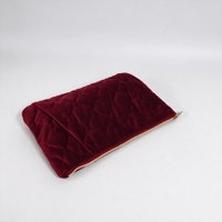 Pochette de soirée en velours rouge bordeaux matelassée diamantée avec plis latéraux pour femme, pochette de voyage de luxe pour maquillage