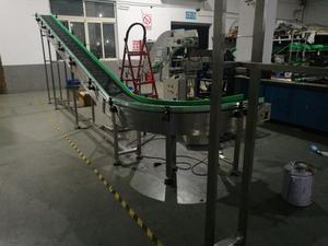 Roestvrijstalen Transportband Met Roestvrijstalen Nivellerende Voeten Om Glazen Flessen Te Vervoeren - Product Image 2