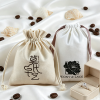Pochette à bijoux en coton blanc avec cordon de serrage, logo personnalisé imprimé, sac de rangement doux pour bagues, boucles d'oreilles, colliers, emballage cadeau, sac en coton