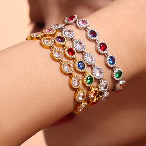 Pulsera de Acero Inoxidable con Corazones de Zircón Brillante y Empalme de Colores Doba, Joyería de Mano Más Vendida - Product Image 4