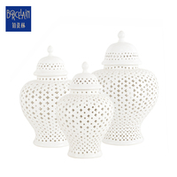 Vente en gros de vase en céramique moderne pour la décoration intérieure design traditionnel décoration extérieure mariage articles décoratifs en porcelaine