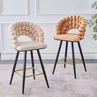 Tabouret de bar contemporain en fer forgé, design bulle, assise rembourrée orange, finition laiton, hauteur réglable, durable, pour cuisine et bar à domicile