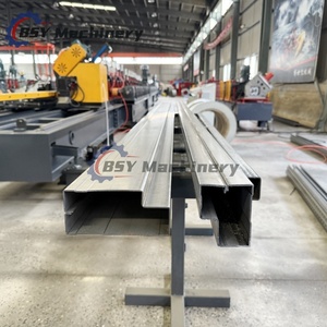 Machine de profilage à froid pour rayonnages industriels robustes à commande PLC automatique, ligne de production de rayonnages à poutres en <span class=keywords><strong>P</strong></span> pour entrepôts - Product Image 2