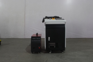Nouvelle machine de soudage au laser à fibre portative 4 en 1 Raycus Max BWT de 1500 W avec refroidissement par eau pour le soudage de précision sur tous les métaux - Product Image 5