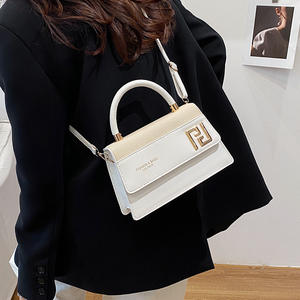 Nouveau Sac Carré en PU de Haute Qualité Automne 2025 – Sac à Main Urbain Simple et Tendance, Polyvalent avec Lettres, Idéal pour Porter en Bandoulière - Product Image 3