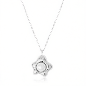 Collier pendentif Amy Amy en argent 925, fausse perle blanche ronde en forme de fleur, plaqué rhodium, style classique, pour femme, à porter au quotidien - Product Image 4