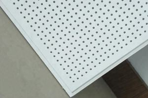 <span class=keywords><strong>Paneles</strong></span> Acústicos <span class=keywords><strong>de</strong></span> Techo <span class=keywords><strong>de</strong></span> Yeso Perforado 2x2, <span class=keywords><strong>Paneles</strong></span> Absorbentes <span class=keywords><strong>de</strong></span> Sonido, Rejilla <span class=keywords><strong>de</strong></span> <span class=keywords><strong>PVC</strong></span> T24 Oculta y sin Costuras - Product Image 2