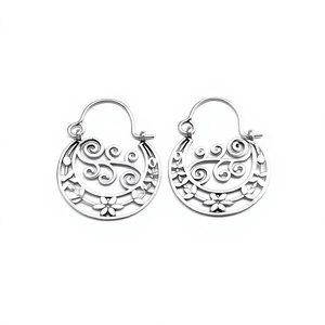 Petites boucles d'oreilles créoles en laiton plaqué argent de style bohème pour l'anniversaire des femmes - Product Image 1
