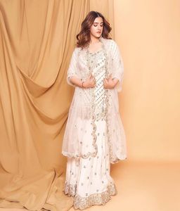 Georgette pure de haute qualité avec dentelle en Kurta et beau travail sur le cou avec fil au prix de gros - Product Image 4