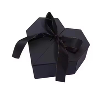Hartvormige magnetische papieren doos van stevig karton met satijnen lint strik en reliëf voor Valentijnsdag chocolade rozen cadeausets