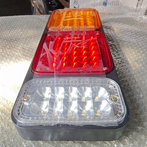 Feu arrière LED 24V pour camion, super lumineux, étanche, avec clignotant et feu de recul pour remorque et poids lourd - Product Image 3