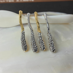 Tropfenohrringe mit unregelmäßigem Zylinderstab, 18 Karat vergoldet/versilbert, mit klaren Strasssteinen in Pavé-Fassung, modischer Damenschmuck für Partys - Product Image 2