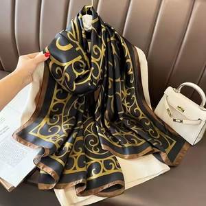 Poliéster negro suave de alta calidad, adecuado para chales de moda para mujer, revestimientos de playa, bufandas musulmanas de Dubái - Product Image 1