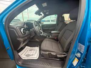 2023 CHEVROLET COLORADO LT soigneusement utilisé à droite et à gauche disponibles - Product Image 3