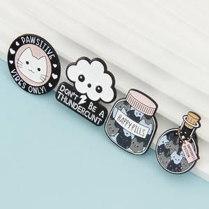 Il potere della ragazza è una femminista creativa gentile per la stampa fustellante con spilla in nichel nero progettata da materiale metallico mamma - Product Image 5