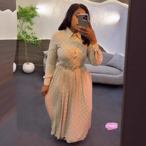 Abito chemisier da donna <span class=keywords><strong>taglie</strong></span> <span class=keywords><strong>forti</strong></span> in poliestere a maniche lunghe, plissettato, a trapezio, con vita definita e stampa G, nuova collezione autunno 26 - Product Image 2