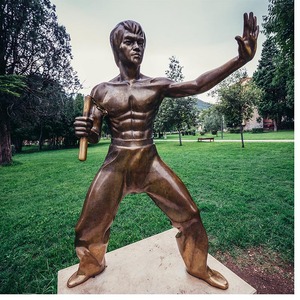 <span class=keywords><strong>Bruce</strong></span> <span class=keywords><strong>Lee</strong></span>, acteur chinois de <span class=keywords><strong>Kung</strong></span> <span class=keywords><strong>Fu</strong></span> en bronze célèbre grandeur nature personnalisé pour décoration extérieure - Product Image 3
