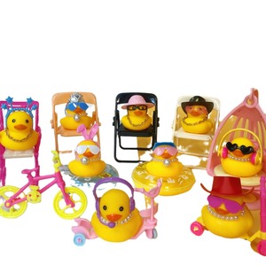 Juguetes de Baño de Goma Personalizados con Forma de Pato, Impresos con Diseños Exclusivos, Mini Patitos de Plástico con Logotipo en Vinilo - Product Image 1