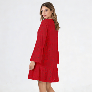 Robe décontractée mi-longue pour femme grande taille, rouge, à broderie anglaise, col en V, motif 3D, tricotée, coupe ample, manches cloche, ourlet à volants - Product Image 4