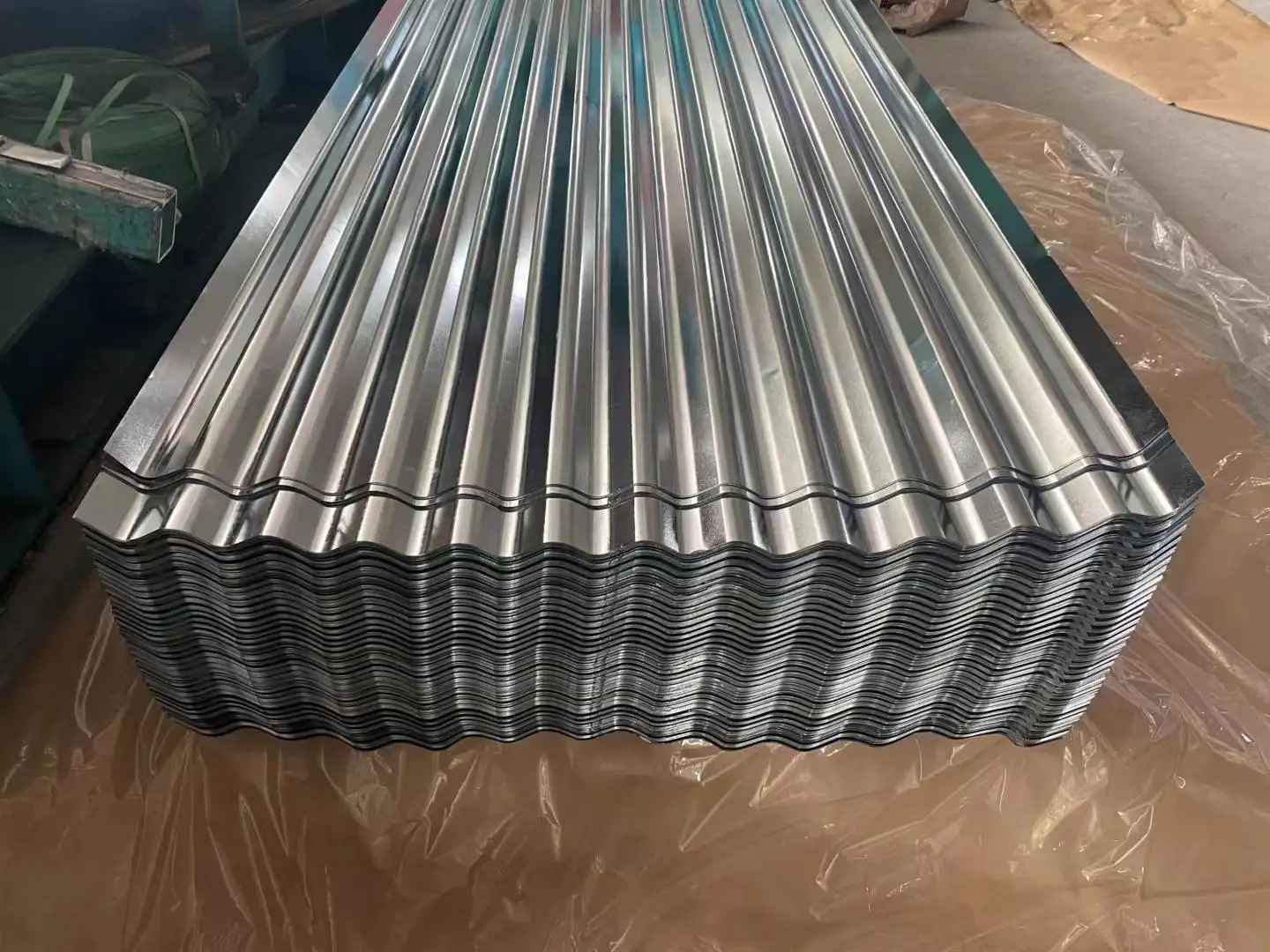 High-quality galvanized corrugated roofing panels are sold directly by the factory for construction