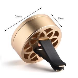 Difusor de Fragancia Metálico para Auto con Adhesivo Epóxico Dorado en Forma de Flor Redonda de Alta Calidad - Product Image 6