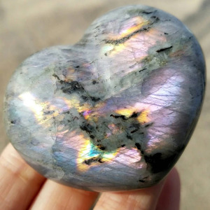 Cœur en labradorite naturelle polie, sculpté, avec éclat violet, pour cadeau, vente en gros - Product Image 5