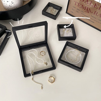 Logo personnalisé Transparent Support Libre En Plastique Flottant Cadre Membrane Pe Film Affichage Cadeau Boîte À Bijoux pour Badge Anneau Collier