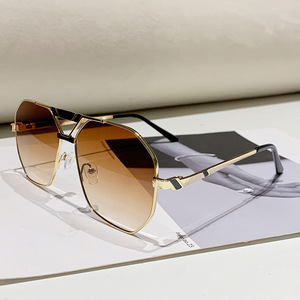 Gafas de Sol Unisex de Metal Dorado con Protección UV400, Montura Hueca, Estilo Europeo Americano - Product Image 2