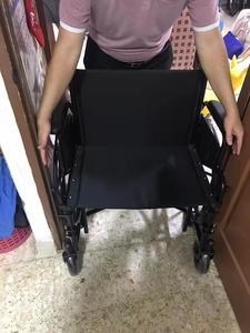 Fauteuil roulant bariatrique en acier robuste personnalisable pour les personnes âgées de <span class=keywords><strong>22</strong></span>, 24 et 26 pouces de largeur de siège pour une utilisation en fauteuil roulant large